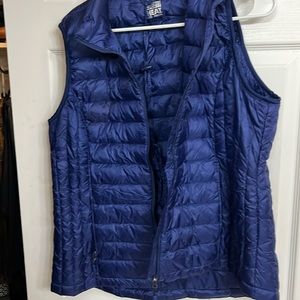 Women’s blue puffer vest xl